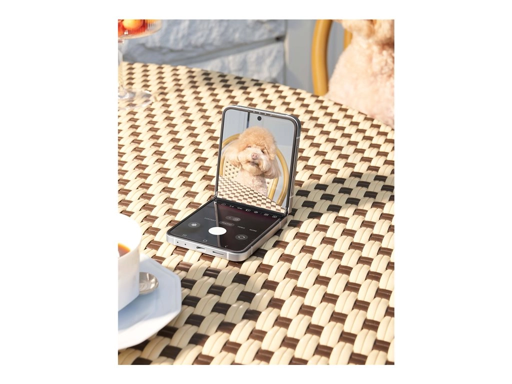 Samsung Galaxy Z Flip6 - 5G smartphone - dual-SIM - RAM 12 GB / Internal Memory 512 GB - OLED display - 6.7 - 2640 x 1080 pixels SM-F741UZSEXAA